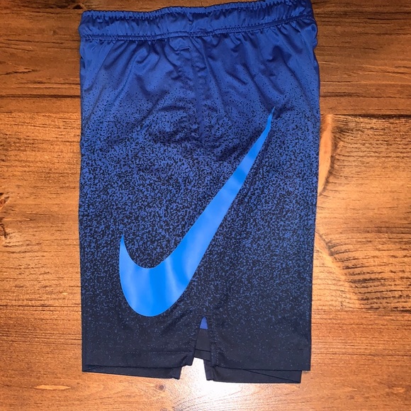 SOLD💥BLUE NIKE SHORTS - BOYS LARGE - Picture 2 of 4